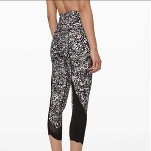 Lululemon Wunder Under Crop *Roll Down Scallop